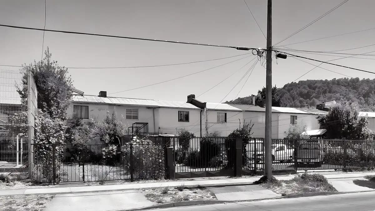 Residential street in Temuco with houses and overhead power lines