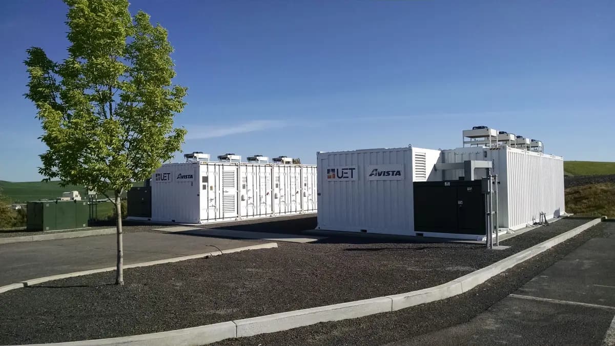 Contêineres de um sistema de armazenamento de energia em baterias