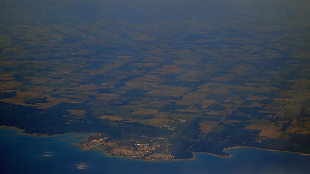 Vista aérea de la central nuclear Bruce, a orillas del lago Hurón, en Ontario, Canadá