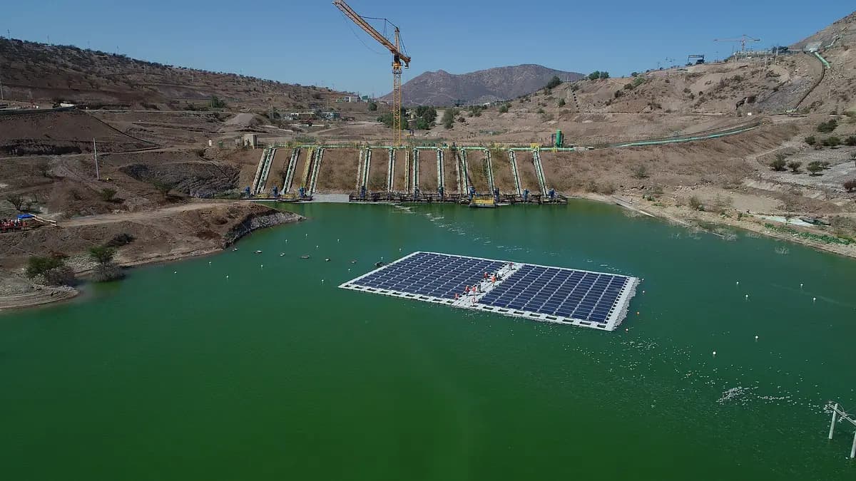 Floating photovoltaic plant on a reservoir in central Chile, seen from the air