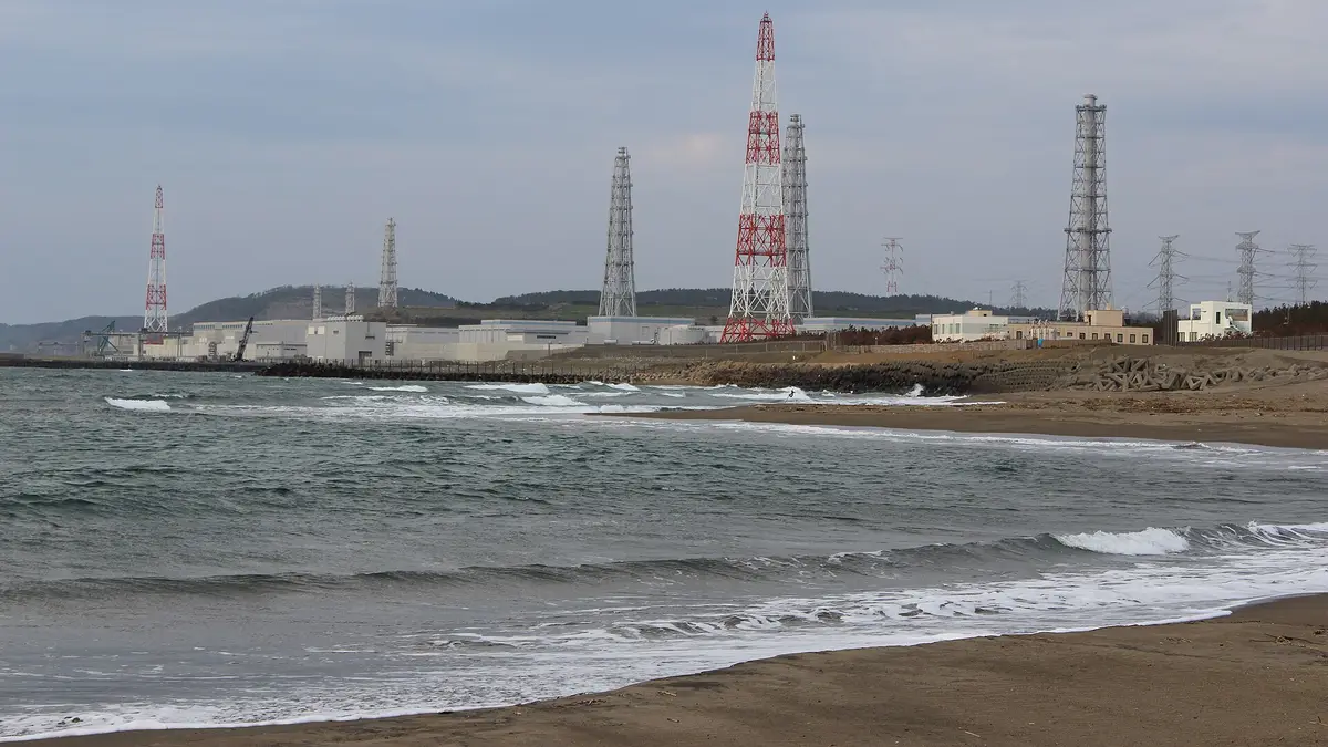 Vista desde la costa de la central nuclear Kashiwazaki-Kariwa, en la prefectura de Niigata, Japón