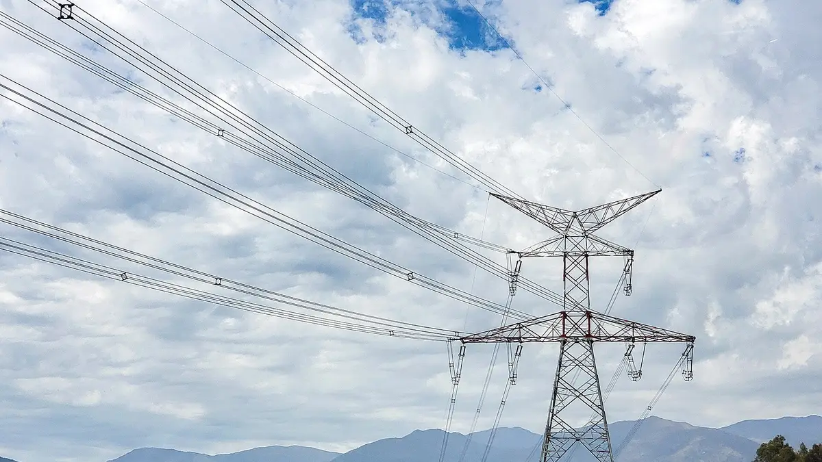 Deloitte: Chile's power transmission cannot handle the available energy, and curtailment hit 6,205 GWh in 2025