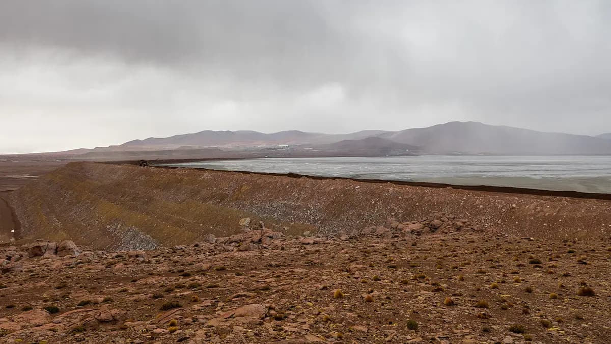 Instalações da mina Collahuasi no altiplano da Região de Tarapacá