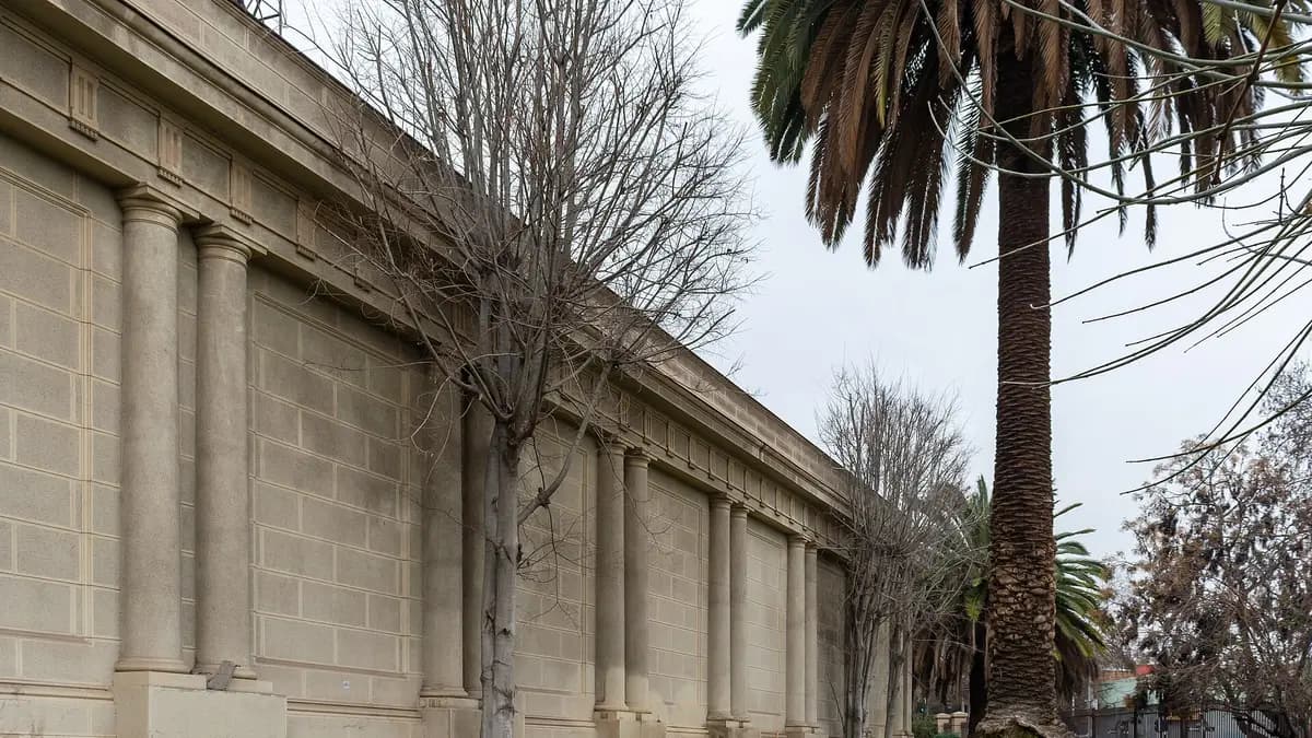 Outer wall of the San Cristóbal substation in Recoleta, Santiago