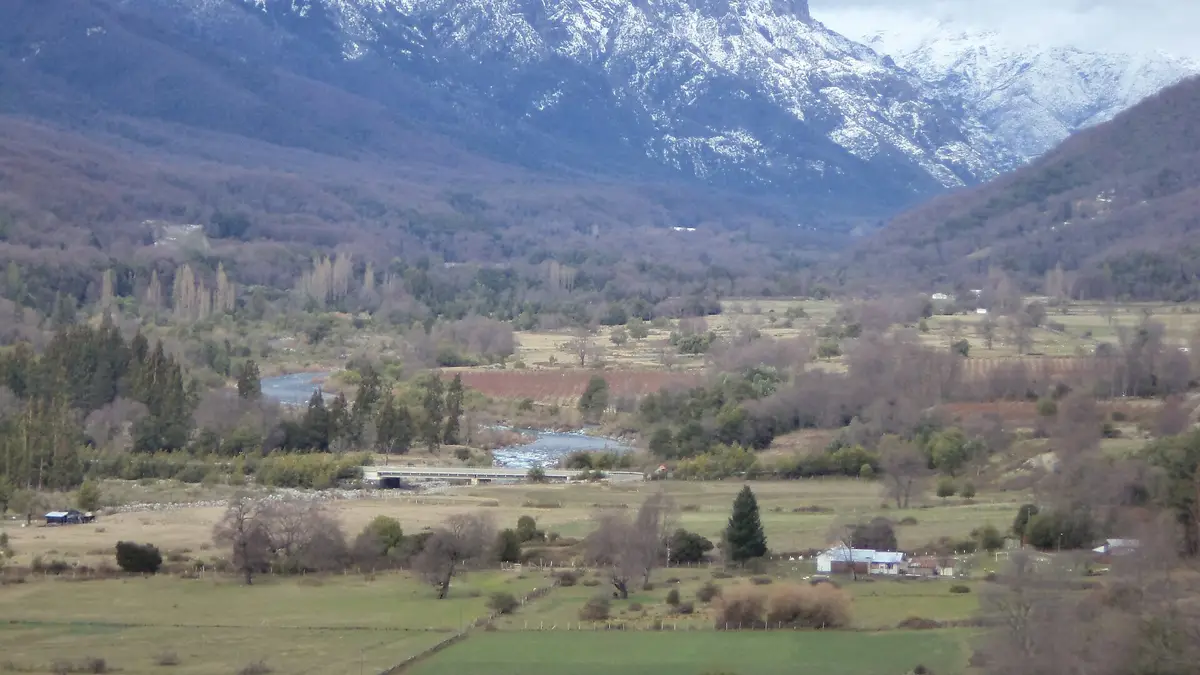 Valle del Diguillín en la Región de Ñuble con campos y cerros